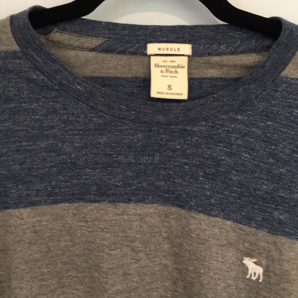 Abercrombie & Fitch men’s long sleeve round neck small size cotton teeshirt. EUC